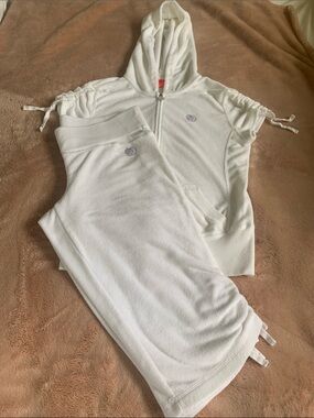 TNA Aritzia Terry Cloth Short Sleeve & Capri Jogger Set